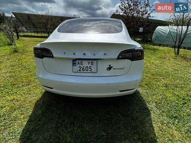 Белый Тесла Модель 3, объемом двигателя 0 л и пробегом 70 тыс. км за 16499 $, фото 9 на Automoto.ua