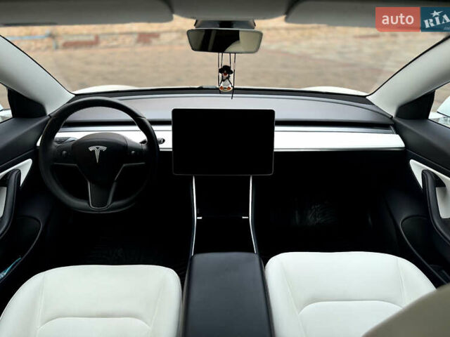 Білий Тесла Модель 3, об'ємом двигуна 0 л та пробігом 67 тис. км за 18600 $, фото 12 на Automoto.ua