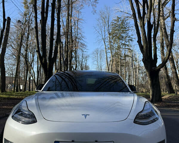 Білий Тесла Модель 3, об'ємом двигуна 0 л та пробігом 103 тис. км за 20500 $, фото 4 на Automoto.ua