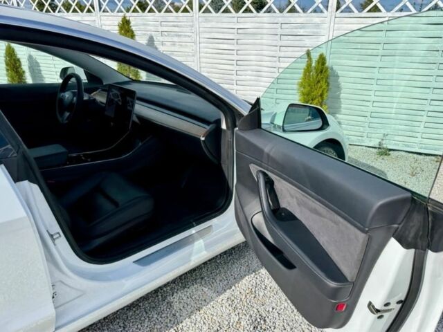 Білий Тесла Модель 3, об'ємом двигуна 0 л та пробігом 78 тис. км за 14700 $, фото 6 на Automoto.ua