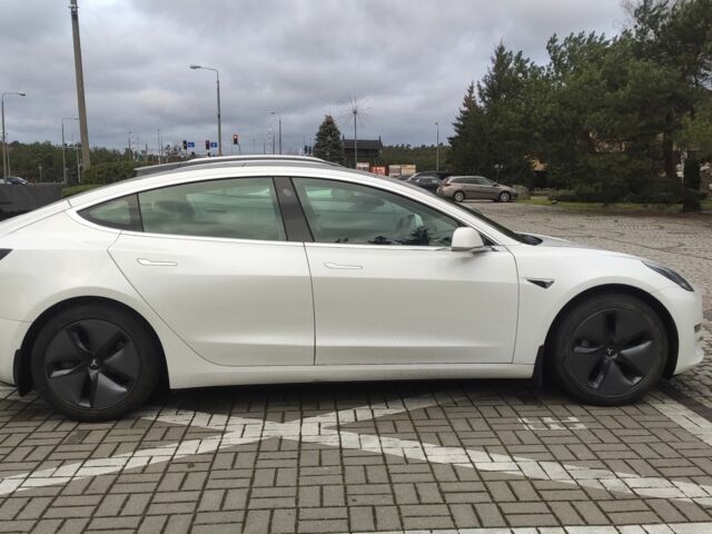 Белый Тесла Модель 3, объемом двигателя 0 л и пробегом 51 тыс. км за 16000 $, фото 3 на Automoto.ua