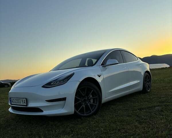 Белый Тесла Модель 3, объемом двигателя 0 л и пробегом 128 тыс. км за 16000 $, фото 3 на Automoto.ua