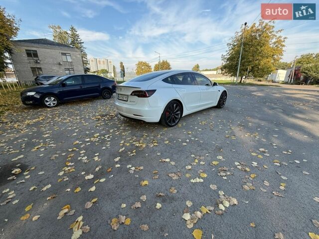 Белый Тесла Модель 3, объемом двигателя 0 л и пробегом 146 тыс. км за 18700 $, фото 3 на Automoto.ua