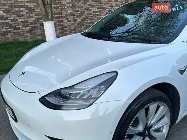 Белый Тесла Модель 3, объемом двигателя 0 л и пробегом 112 тыс. км за 15100 $, фото 12 на Automoto.ua