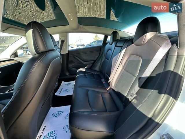 Белый Тесла Модель 3, объемом двигателя 0 л и пробегом 108 тыс. км за 17950 $, фото 15 на Automoto.ua
