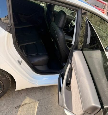 Белый Тесла Модель 3, объемом двигателя 0 л и пробегом 85 тыс. км за 16000 $, фото 23 на Automoto.ua