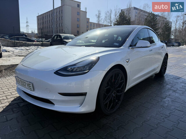 Белый Тесла Модель 3, объемом двигателя 0 л и пробегом 49 тыс. км за 20555 $, фото 2 на Automoto.ua