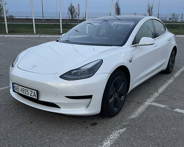 Белый Тесла Модель 3, объемом двигателя 0 л и пробегом 50 тыс. км за 20900 $, фото 3 на Automoto.ua