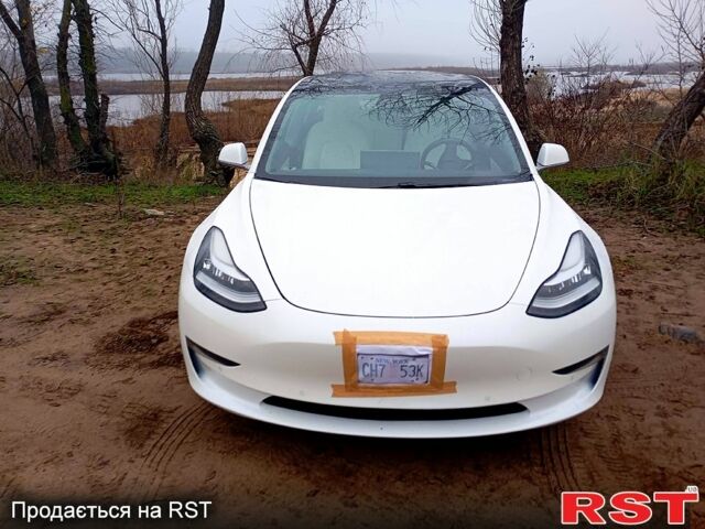 Белый Тесла Модель 3, объемом двигателя 75 л и пробегом 77 тыс. км за 16000 $, фото 1 на Automoto.ua