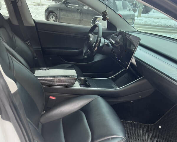 Белый Тесла Модель 3, объемом двигателя 0 л и пробегом 101 тыс. км за 14800 $, фото 20 на Automoto.ua