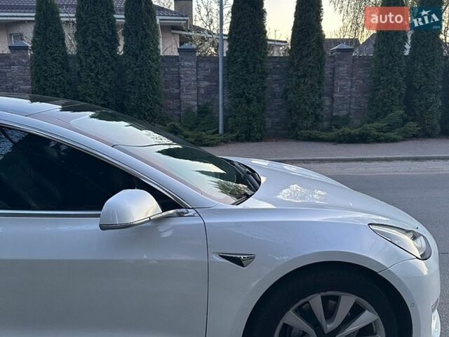 Белый Тесла Модель 3, объемом двигателя 0 л и пробегом 112 тыс. км за 15100 $, фото 4 на Automoto.ua