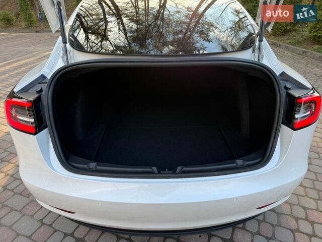 Білий Тесла Модель 3, об'ємом двигуна 0 л та пробігом 89 тис. км за 19900 $, фото 35 на Automoto.ua