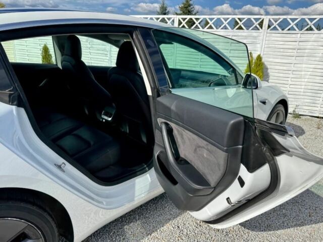 Білий Тесла Модель 3, об'ємом двигуна 0 л та пробігом 78 тис. км за 14700 $, фото 7 на Automoto.ua