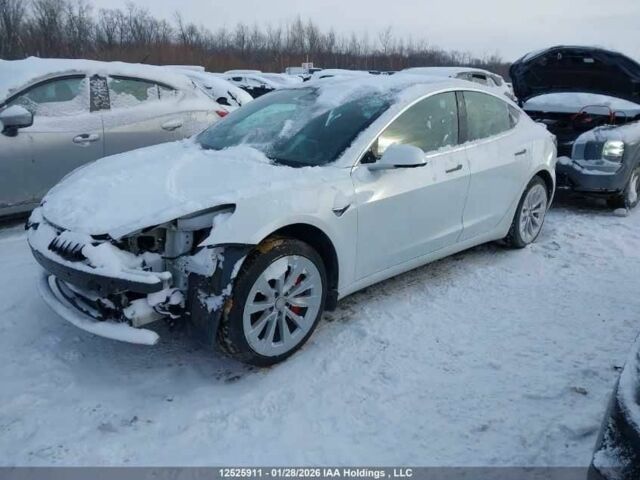 Белый Тесла Модель 3, объемом двигателя 0 л и пробегом 118 тыс. км за 10800 $, фото 1 на Automoto.ua