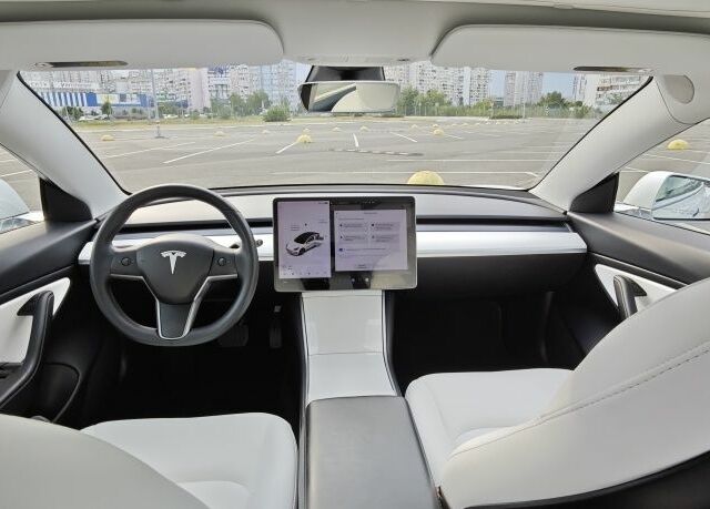 Тесла Модель 3 2020 в Киеве на Automoto.ua Белый Тесла Модель 3, объемом двигателя 0 л и пробегом 112 тыс. км за 25900 $, фото 8 на Automoto.ua