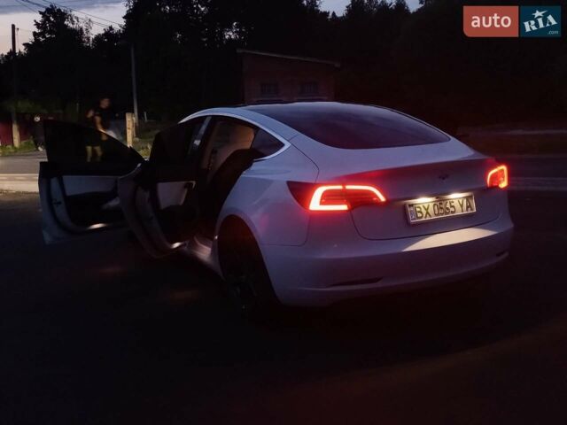 Білий Тесла Модель 3, об'ємом двигуна 0 л та пробігом 101 тис. км за 29600 $, фото 10 на Automoto.ua