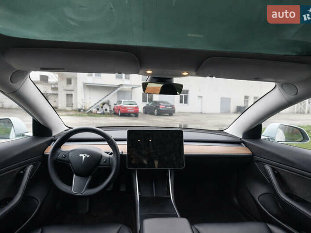 Белый Тесла Модель 3, объемом двигателя 0 л и пробегом 72 тыс. км за 20000 $, фото 3 на Automoto.ua