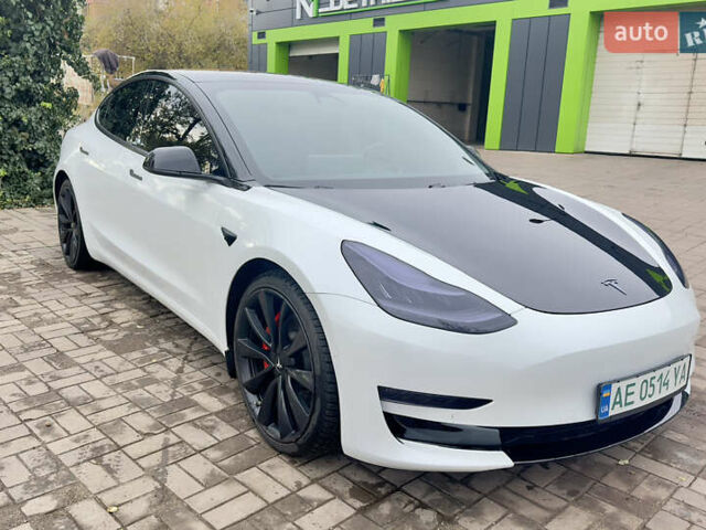 Белый Тесла Модель 3, объемом двигателя 0 л и пробегом 72 тыс. км за 25000 $, фото 2 на Automoto.ua