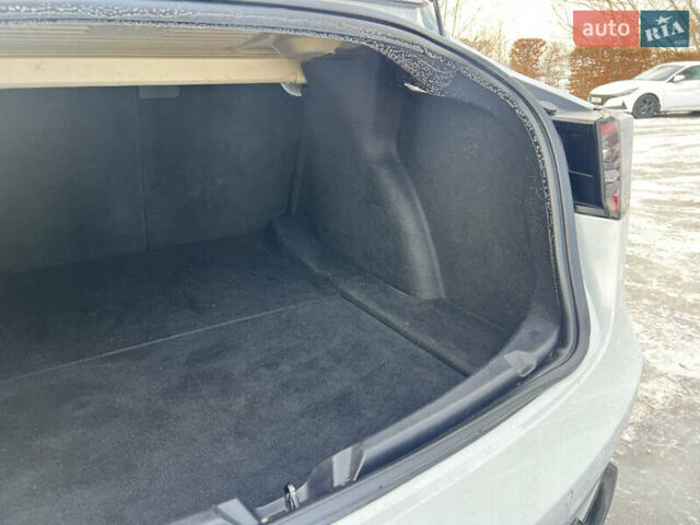 Белый Тесла Модель 3, объемом двигателя 0 л и пробегом 90 тыс. км за 19999 $, фото 40 на Automoto.ua