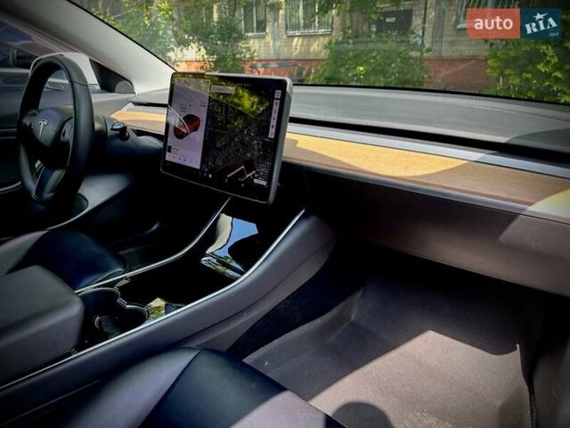 Тесла Модель 3 2020 в Киеве на Automoto.ua Белый Тесла Модель 3, объемом двигателя 0 л и пробегом 171 тыс. км за 19999 $, фото 15 на Automoto.ua