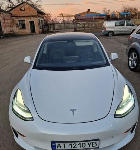 Белый Тесла Модель 3, объемом двигателя 0 л и пробегом 85 тыс. км за 15000 $, фото 3 на Automoto.ua