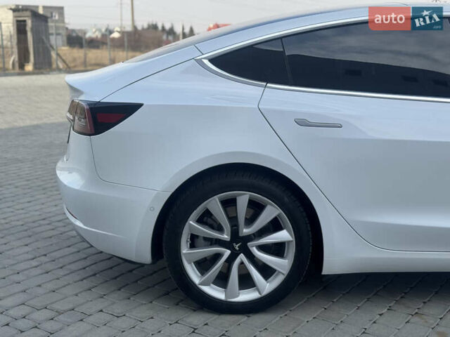 Белый Тесла Модель 3, объемом двигателя 0 л и пробегом 70 тыс. км за 15500 $, фото 13 на Automoto.ua