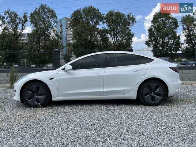 Белый Тесла Модель 3, объемом двигателя 0 л и пробегом 57 тыс. км за 18650 $, фото 11 на Automoto.ua