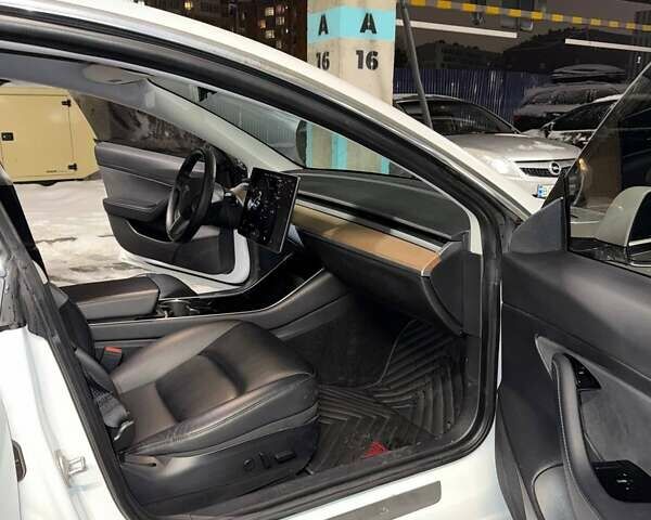 Білий Тесла Модель 3, об'ємом двигуна 0 л та пробігом 106 тис. км за 20000 $, фото 4 на Automoto.ua