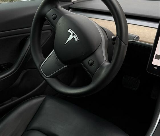 Білий Тесла Модель 3, об'ємом двигуна 0 л та пробігом 118 тис. км за 18000 $, фото 6 на Automoto.ua