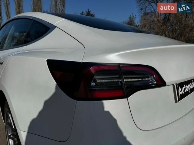 Белый Тесла Модель 3, объемом двигателя 0 л и пробегом 162 тыс. км за 18690 $, фото 9 на Automoto.ua