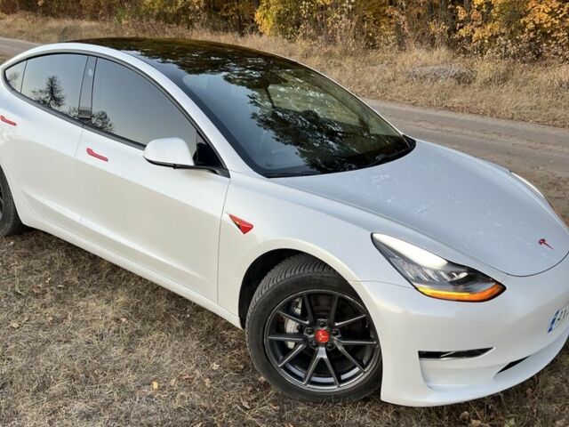 Білий Тесла Модель 3, об'ємом двигуна 0 л та пробігом 96 тис. км за 23800 $, фото 1 на Automoto.ua