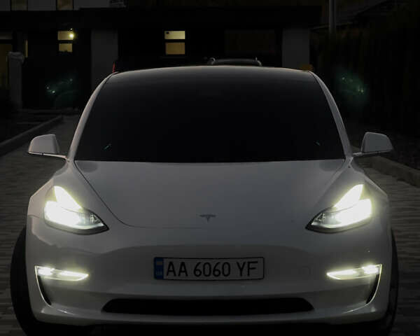 Белый Тесла Модель 3, объемом двигателя 0 л и пробегом 76 тыс. км за 19500 $, фото 2 на Automoto.ua