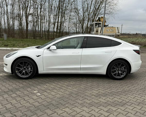 Білий Тесла Модель 3, об'ємом двигуна 0 л та пробігом 107 тис. км за 13800 $, фото 7 на Automoto.ua