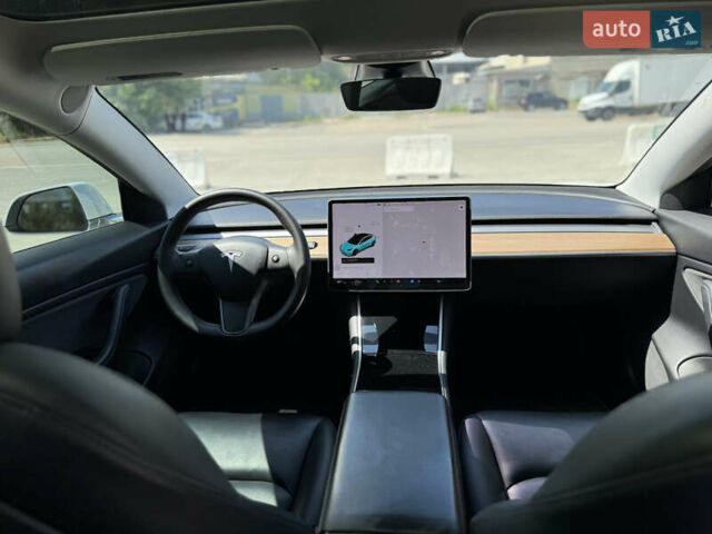 Белый Тесла Модель 3, объемом двигателя 0 л и пробегом 88 тыс. км за 20000 $, фото 7 на Automoto.ua