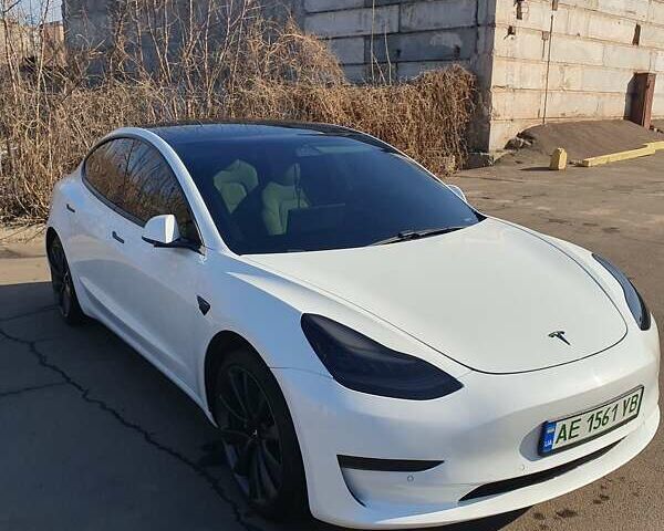 Белый Тесла Модель 3, объемом двигателя 0 л и пробегом 60 тыс. км за 17200 $, фото 3 на Automoto.ua