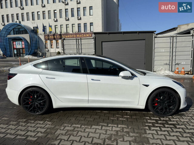 Белый Тесла Модель 3, объемом двигателя 0 л и пробегом 49 тыс. км за 20555 $, фото 8 на Automoto.ua