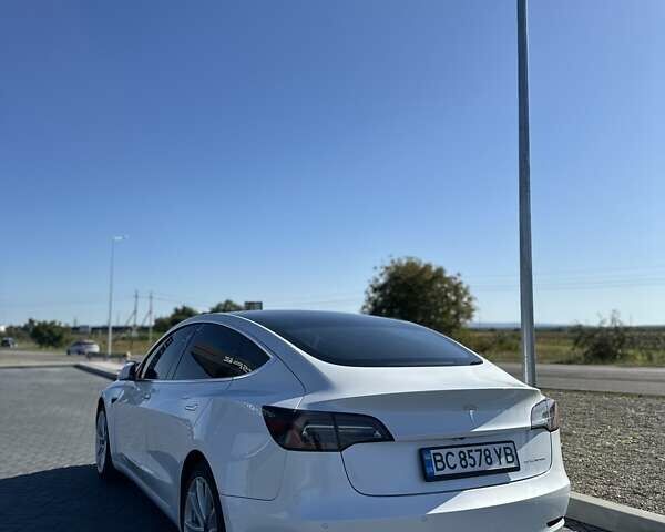 Белый Тесла Модель 3, объемом двигателя 0 л и пробегом 58 тыс. км за 18500 $, фото 3 на Automoto.ua