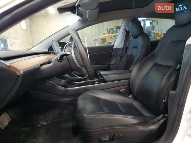 Белый Тесла Модель 3, объемом двигателя 0 л и пробегом 62 тыс. км за 3000 $, фото 6 на Automoto.ua