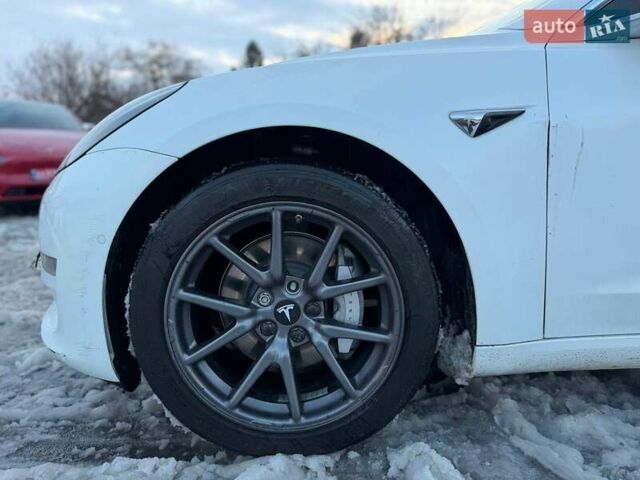 Білий Тесла Модель 3, об'ємом двигуна 0 л та пробігом 112 тис. км за 12300 $, фото 9 на Automoto.ua