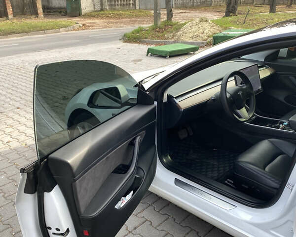 Білий Тесла Модель 3, об'ємом двигуна 0 л та пробігом 83 тис. км за 22000 $, фото 10 на Automoto.ua
