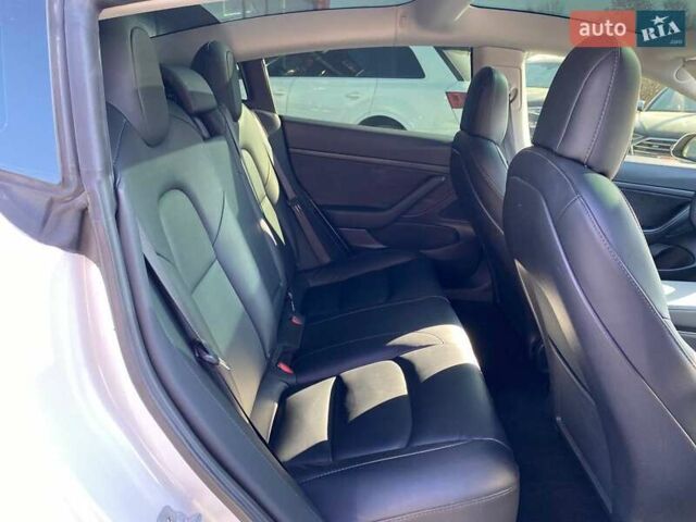 Білий Тесла Модель 3, об'ємом двигуна 0 л та пробігом 75 тис. км за 15000 $, фото 19 на Automoto.ua