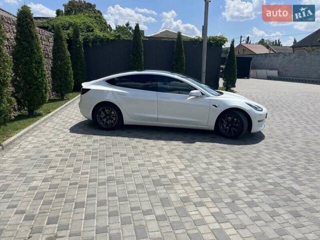 Белый Тесла Модель 3, объемом двигателя 0 л и пробегом 98 тыс. км за 18500 $, фото 17 на Automoto.ua