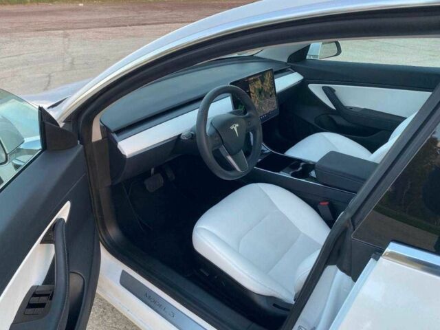 Белый Тесла Модель 3, объемом двигателя 0 л и пробегом 90 тыс. км за 12100 $, фото 12 на Automoto.ua