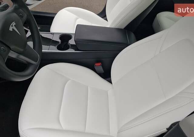 Белый Тесла Модель 3, объемом двигателя 0 л и пробегом 93 тыс. км за 16800 $, фото 15 на Automoto.ua