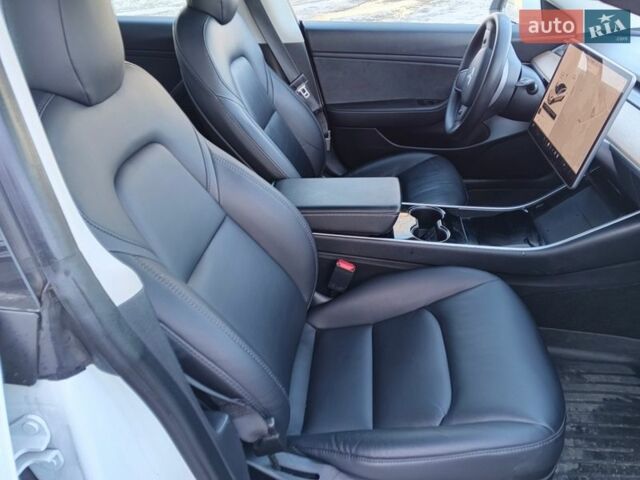 Белый Тесла Модель 3, объемом двигателя 0 л и пробегом 192 тыс. км за 17799 $, фото 11 на Automoto.ua