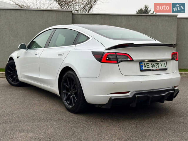 Белый Тесла Модель 3, объемом двигателя 0 л и пробегом 105 тыс. км за 14999 $, фото 2 на Automoto.ua