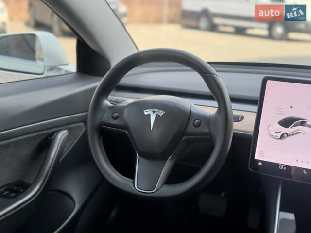 Белый Тесла Модель 3, объемом двигателя 0 л и пробегом 70 тыс. км за 15500 $, фото 24 на Automoto.ua