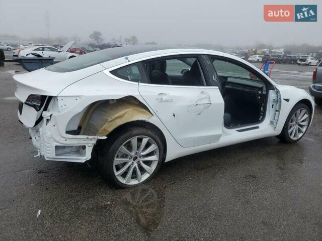 Тесла Модель 3 2020 в Львове на Automoto.ua Белый Тесла Модель 3, объемом двигателя 0 л и пробегом 70 тыс. км за 2700 $, фото 2 на Automoto.ua
