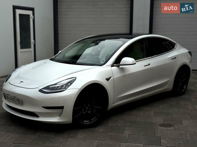 Білий Тесла Модель 3, об'ємом двигуна 0 л та пробігом 67 тис. км за 18600 $, фото 1 на Automoto.ua