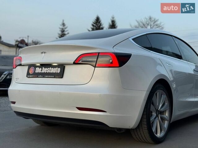 Белый Тесла Модель 3, объемом двигателя 0 л и пробегом 84 тыс. км за 15500 $, фото 12 на Automoto.ua